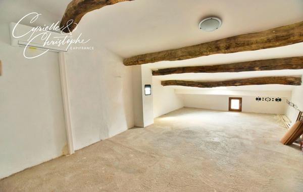 SAINT-ANDRE DE SANGONIS (34725), à louer à maison de village 74m² Carrez, 2 chambres et  1 bureau avec petite cour privative