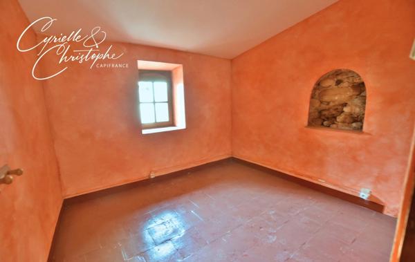 SAINT-ANDRE DE SANGONIS (34725), à louer à maison de village 74m² Carrez, 2 chambres et  1 bureau avec petite cour privative
