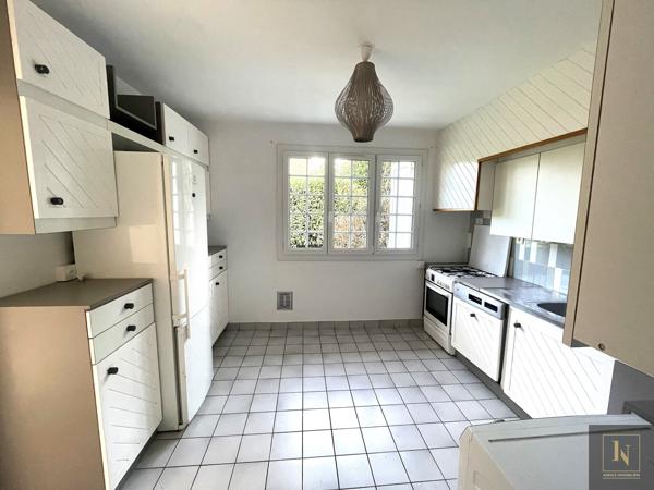 Maison
                                                                                                                                                                                                                                                                                                                        5 pièce(s)                                                                                                                                                                                                          3 chambre(s)                                                                                                                                                                                                          105  m²