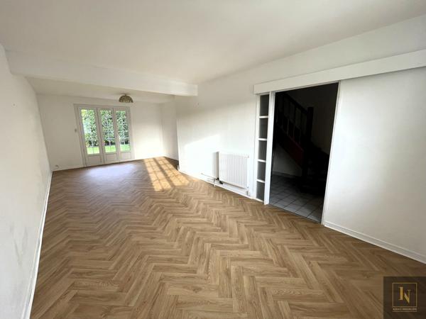 Maison
                                                                                                                                                                                                                                                                                                                        5 pièce(s)                                                                                                                                                                                                          3 chambre(s)                                                                                                                                                                                                          105  m²