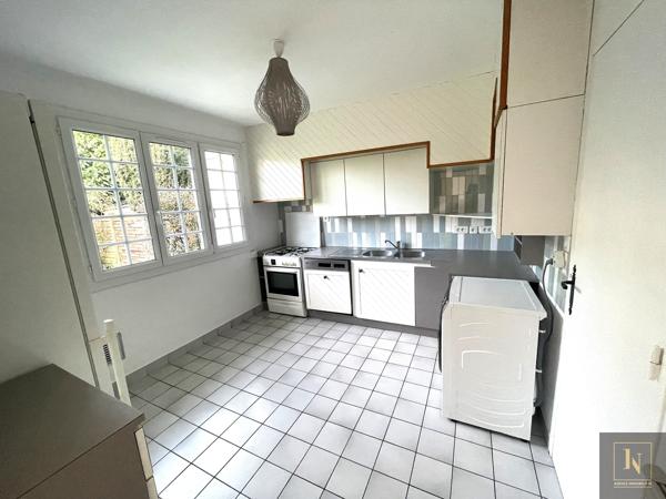 Maison
                                                                                                                                                                                                                                                                                                                        5 pièce(s)                                                                                                                                                                                                          3 chambre(s)                                                                                                                                                                                                          105  m²