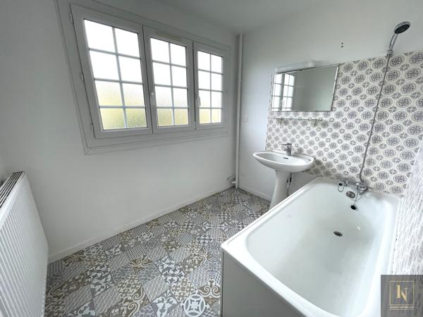 Maison
                                                                                                                                                                                                                                                                                                                        5 pièce(s)                                                                                                                                                                                                          3 chambre(s)                                                                                                                                                                                                          105  m²