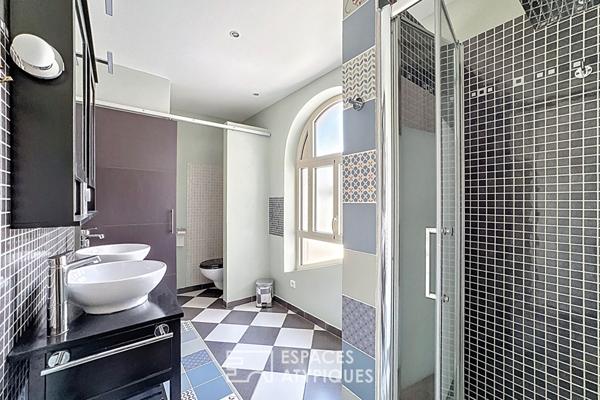 Vue sur les toits et terrasse plein sud