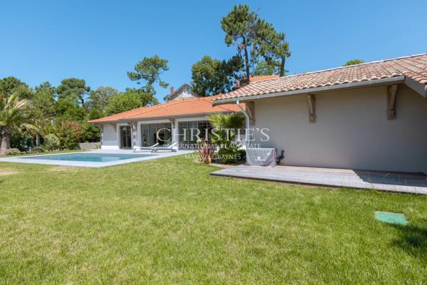 Une Villa d’Exception au Croisement de la Ville d’Hiver et de la Plage Pereire