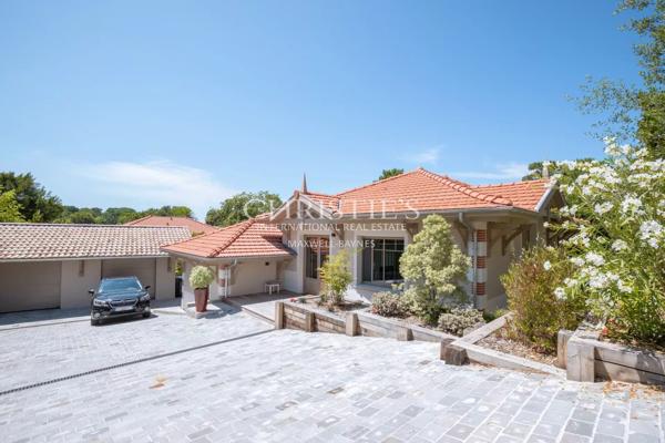 Une Villa d’Exception au Croisement de la Ville d’Hiver et de la Plage Pereire