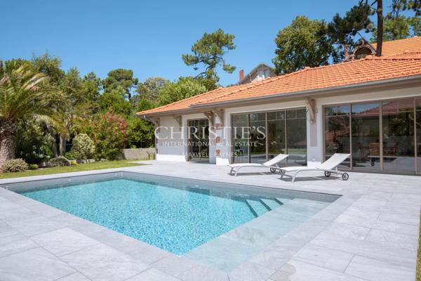 Une Villa d’Exception au Croisement de la Ville d’Hiver et de la Plage Pereire