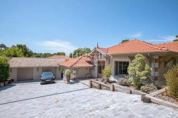 Une Villa d’Exception au Croisement de la Ville d’Hiver et de la Plage Pereire