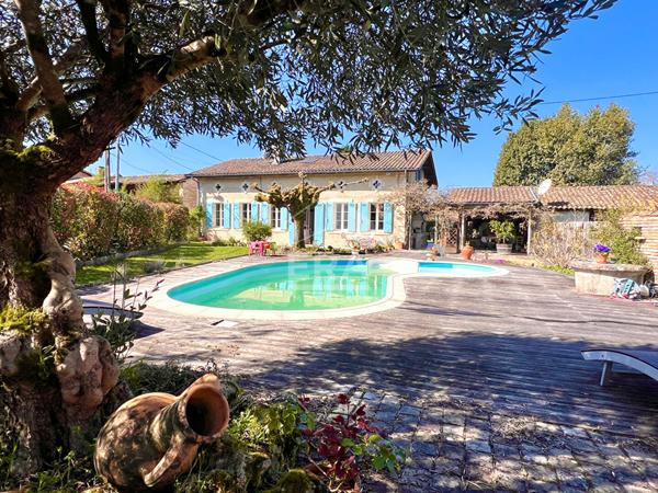 Maison Ancienne rénovée avec piscine et grange
