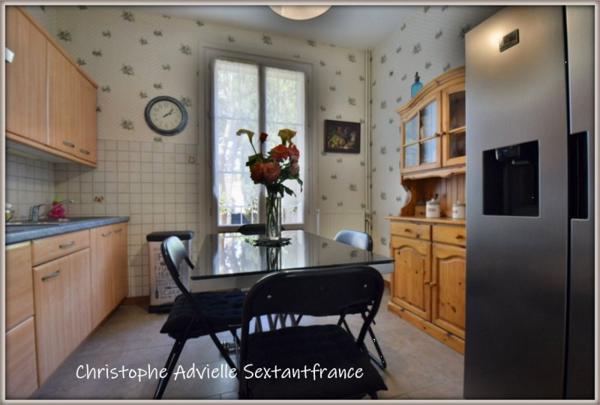 Maison de ville hyper centre, 4 chambres, 2 salles d'eau,  garage, jardin intimiste