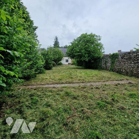 A vendre, dans la commune de Saint Pierre des Nids, une maison de ville d'une surface d'environ...