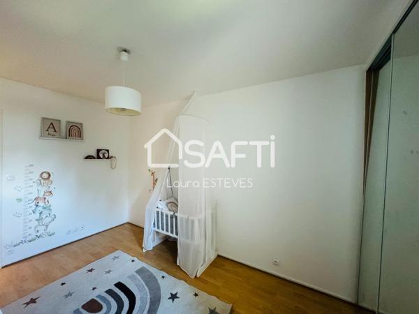 Découvrez ce superbe appartement, alliant agencement optimal et proximité idéale : tout ce dont vous avez besoin est à deux pas.