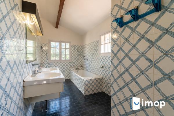 VILLA AU CŒUR D'UN HAVRE DE PAIX ET DE VERDURE