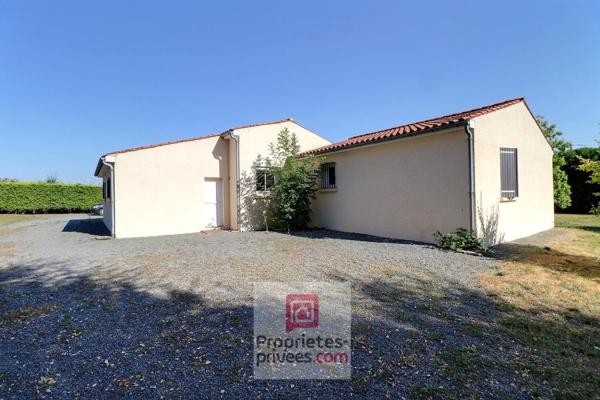 Maison Tonnay Boutonne 5 pièces 100 m2  avec garage attenant sur près de 2200 m2 env. de terrain