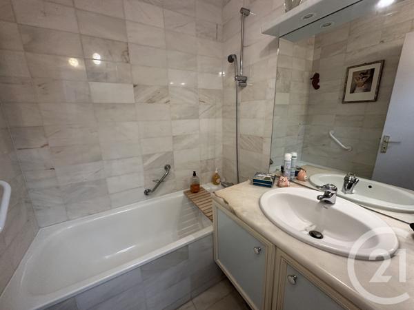 Appartement F3 à vendre  3 pièces - 85,69 m2 ROYAN - 17