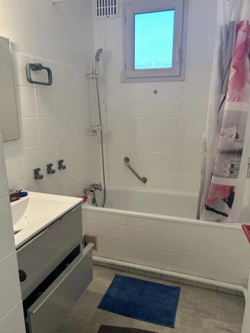 Location                                                      Appartement
                        
                     5 pièces                      100 m2                     à Perpignan