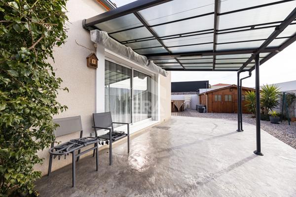 Saint Féliu d'Avall : Maison à vendre plain-pied 3 faces 5 pièces avec jardin avec piscine