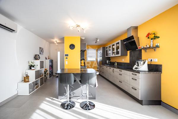 Saint Féliu d'Avall : Maison à vendre plain-pied 3 faces 5 pièces avec jardin avec piscine