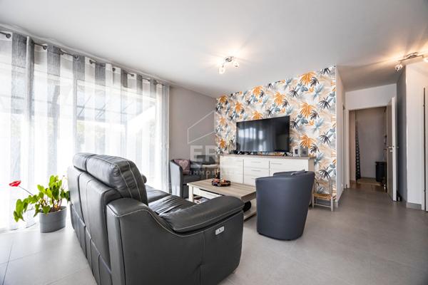 Saint Féliu d'Avall : Maison à vendre plain-pied 3 faces 5 pièces avec jardin avec piscine