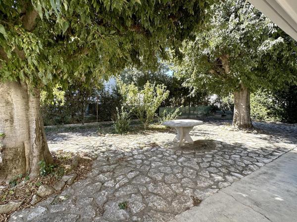 SUR VILLENEUVE LES AVIGNON (30) Maison de 94 m² Secteur Très Recherché au Calme Proche Centre ville