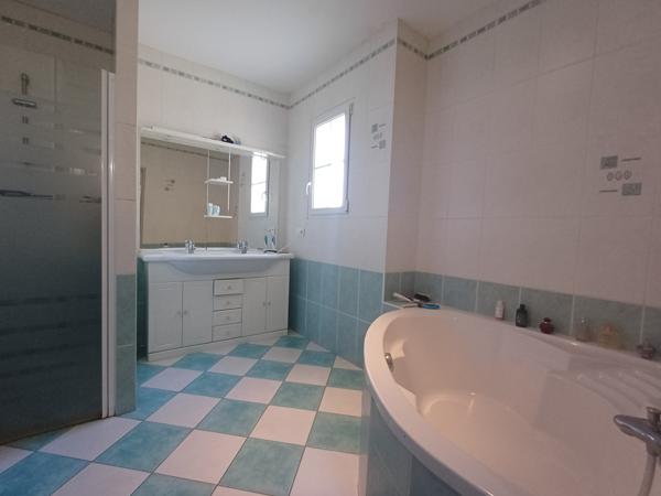 Maison  5 pièce(s)  3 chambre(s)  141 m²