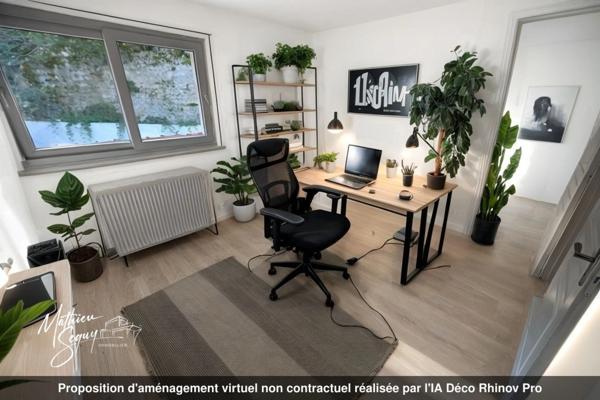 Ensemble Immobilier à St Genis Laval en zone activité, vendu libre d'occupation