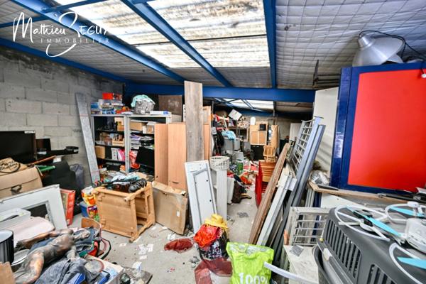 Ensemble Immobilier à St Genis Laval en zone activité, vendu libre d'occupation