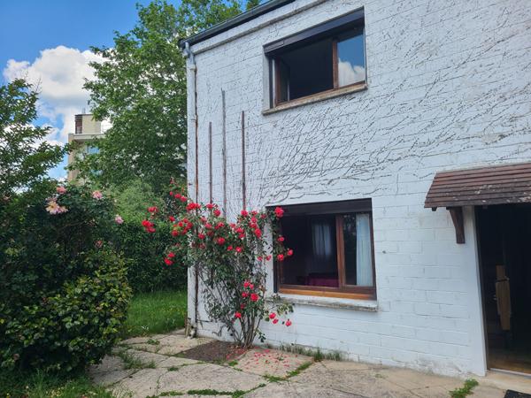 Maison familiale calme à vendre au centre-ville de Fontenay-le-Fleury