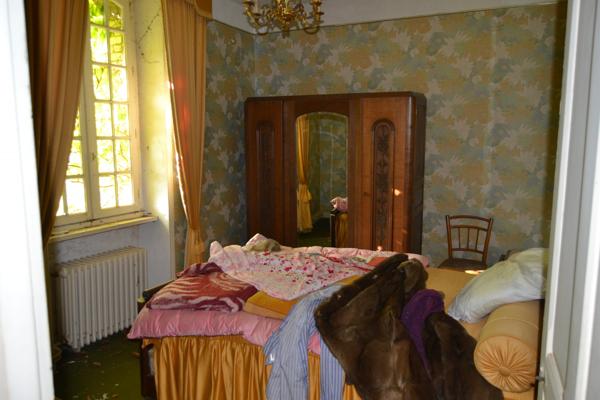 Guimaëc (29620) Guimaec centre bourg, maison en pierre 1930, cinq chambres, terrain clos avec carport.