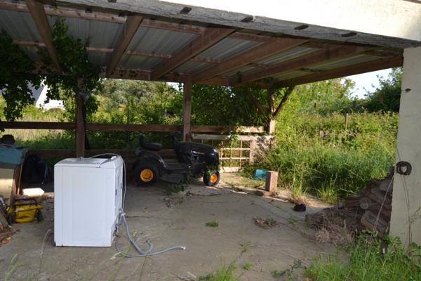 Guimaëc (29620) Guimaec centre bourg, maison en pierre 1930, cinq chambres, terrain clos avec carport.