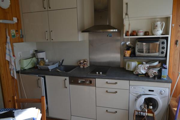 Guimaëc (29620) Guimaec centre bourg, maison en pierre 1930, cinq chambres, terrain clos avec carport.