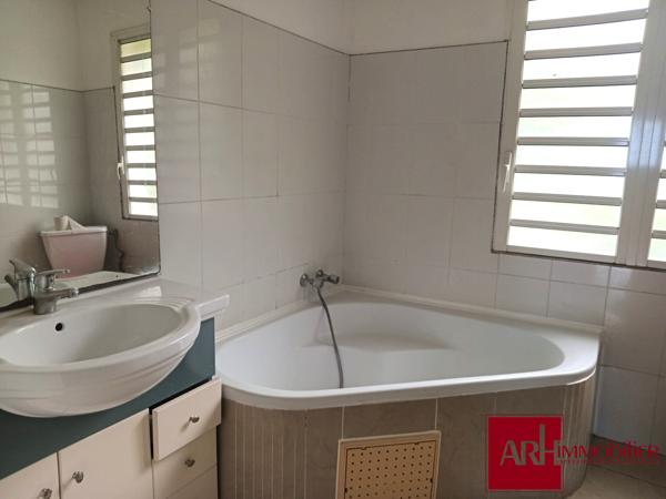 A LOUER VILLA F4 AVEC JARDIN ARBORÉ - PITON SAINT LEU