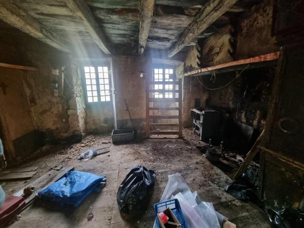 Maison à rénover avec grange