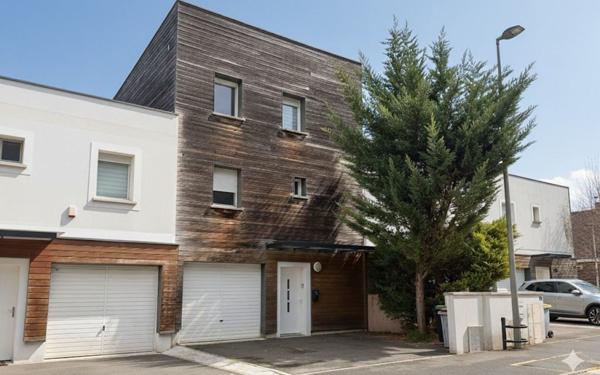 Maison à vendre    5 pièces • 131 m2 Morangis