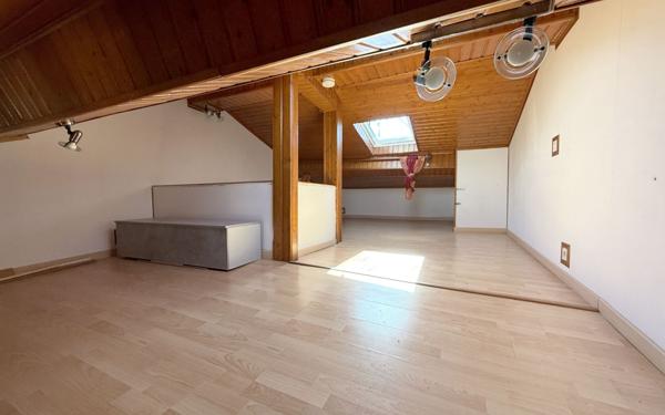 Maison à vendre    3 pièces • 84 m2 Escosse