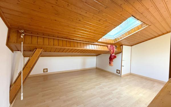 Maison à vendre    3 pièces • 84 m2 Escosse