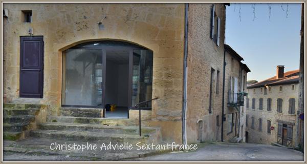 Au coeur de Belves, immeuble avec commerce au RDC, appartement à l'étage, cave et grenier