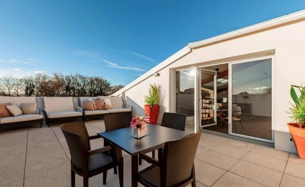 Appartement T5 avec Terrasse et Parking au dernier étage