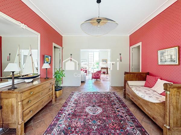 Maison familiale vue dominante et jardin arboré – Latresne