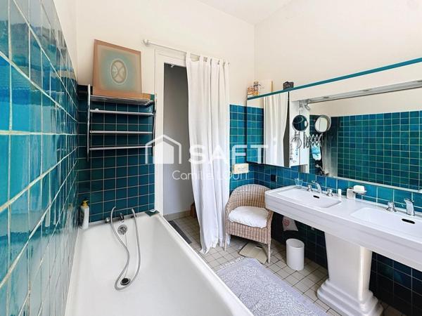 Maison familiale vue dominante et jardin arboré – Latresne