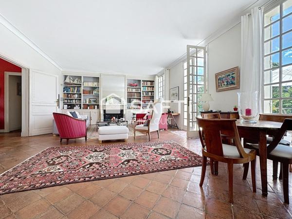 Maison familiale vue dominante et jardin arboré – Latresne