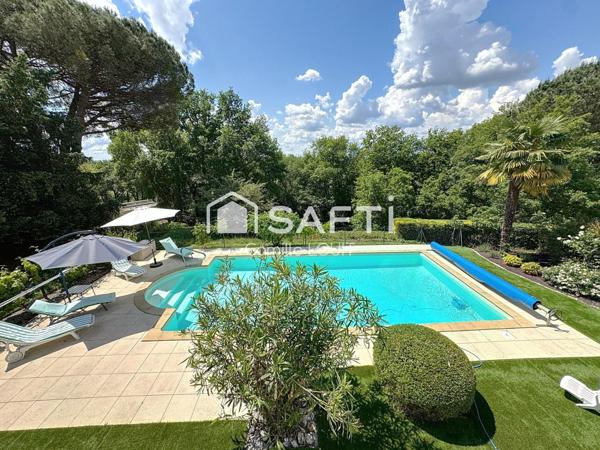 Maison familiale vue dominante et jardin arboré – Latresne