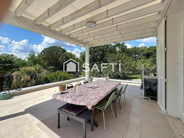 Maison familiale vue dominante et jardin arboré – Latresne