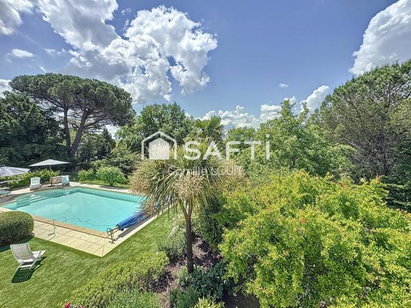Maison familiale vue dominante et jardin arboré – Latresne