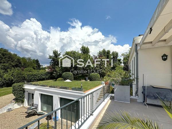 Maison familiale vue dominante et jardin arboré – Latresne