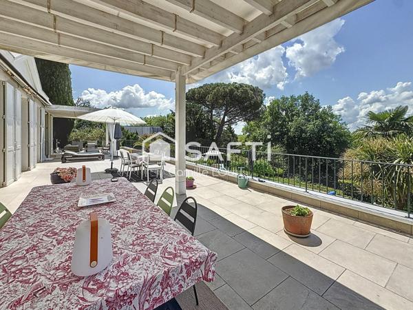 Maison familiale vue dominante et jardin arboré – Latresne
