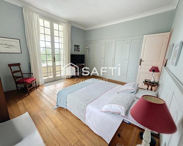 Maison familiale vue dominante et jardin arboré – Latresne