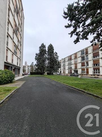 Appartement F3 à vendre  3 pièces - 64 m2 LA CHAPELLE ST MESMIN - 45
