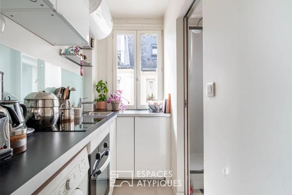 Appartement traversant en étage élevé avec ascenseur et balcon