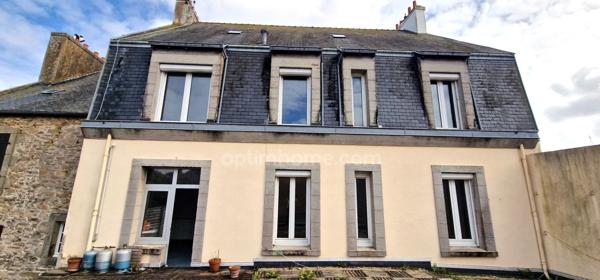A vendre Bretagne-Finistere-Douarnenez-centre ville-Maison- 18 pièces-Terrasse-Jardin-local commercial