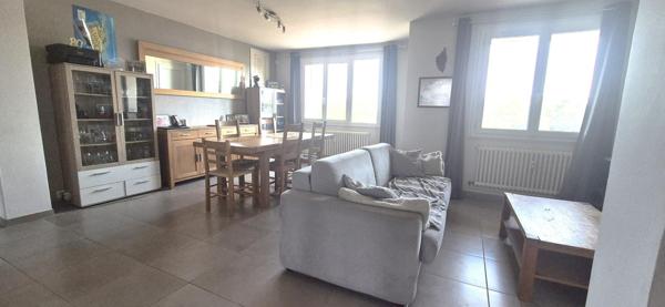 Bourg-en-Bresse – Bel appartement T4 rénové à deux pas de l’église de Brou